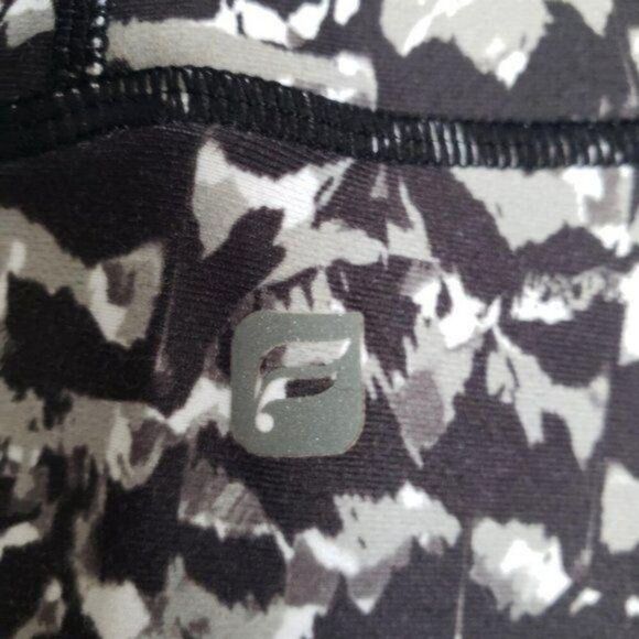 Fabletics Womens Cropped Pants S Black White Mid-Rise PowerHold Y2K Activewear - Picture 6 of 6